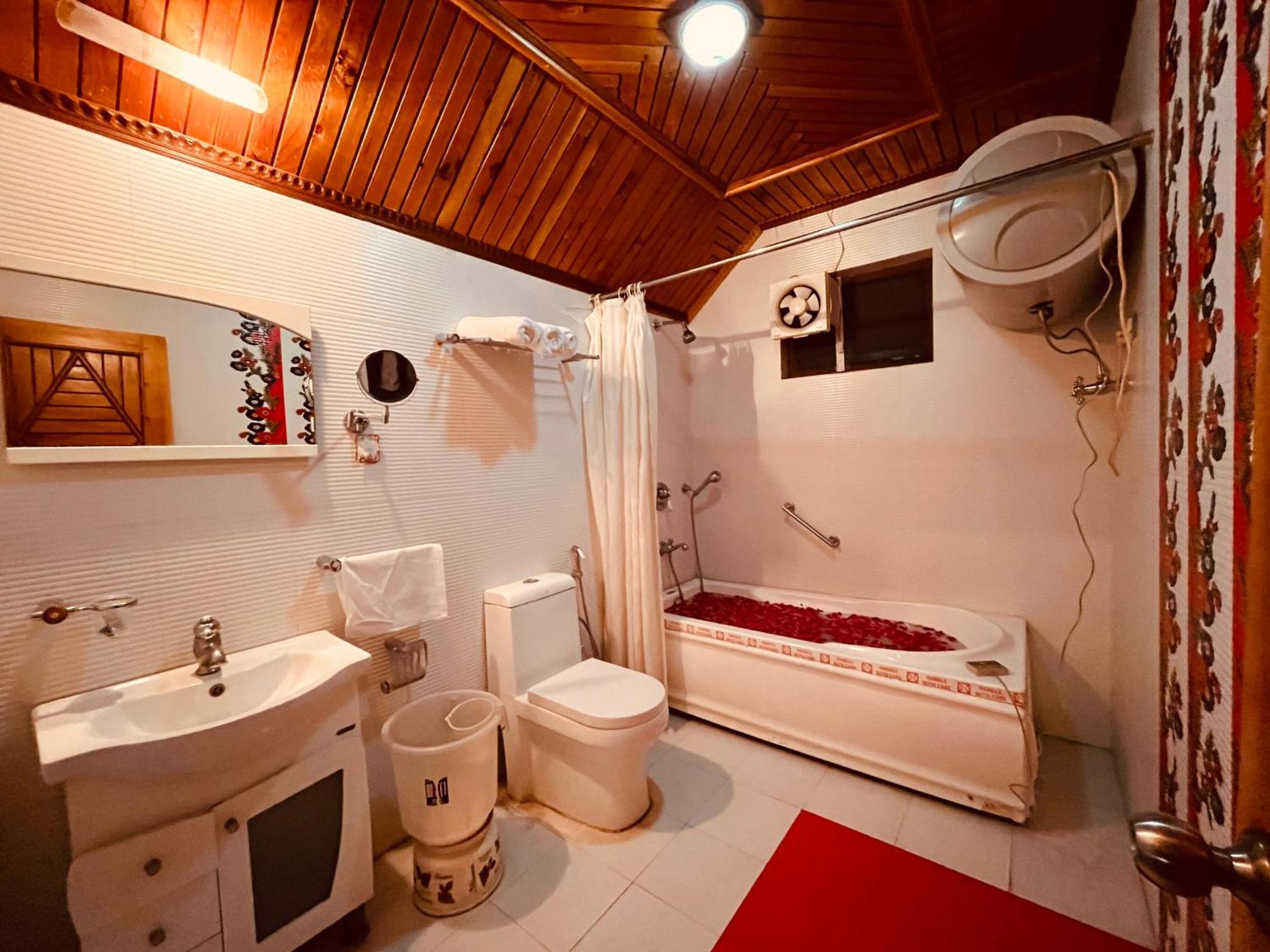 Hotel Hill View, Mussoorie - Near Jw Marriott Mussoorie, M 77377-32479 Bagian luar foto